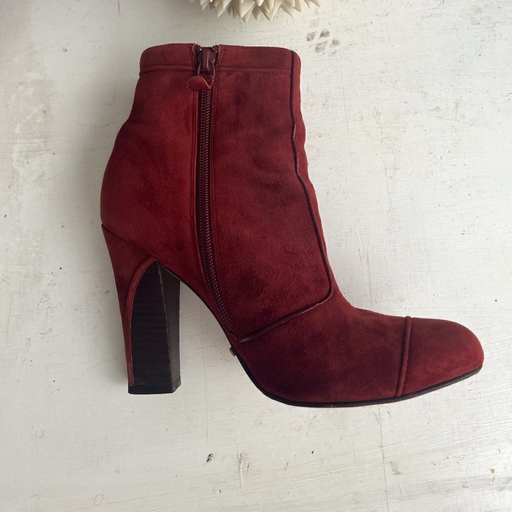 Cole Haan Rust Suede Almond Toe Cap Toe Ankle Boot D22838, Size: 8B - Picture 9 of 14